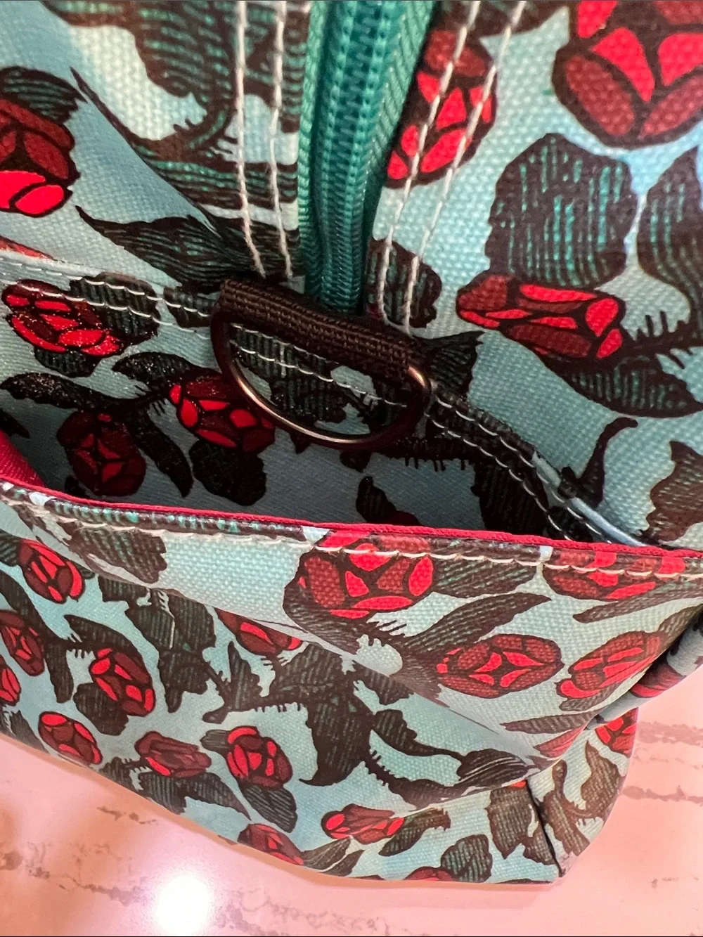 Kavu Getaway weekender bag Turquoise Red Rose-Print Tote